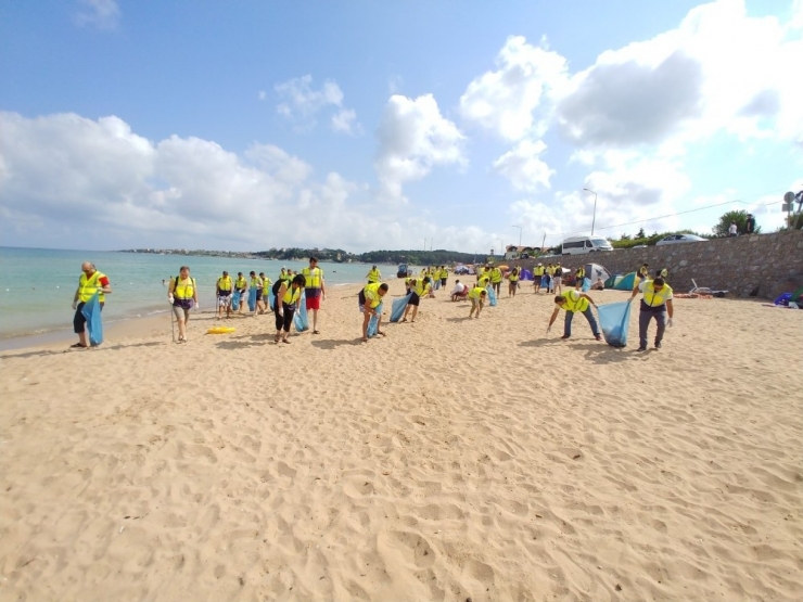 Güney Koreli Ceo İşçileriyle Birlikte Plajda 1 Kamyon Çöp Topladı