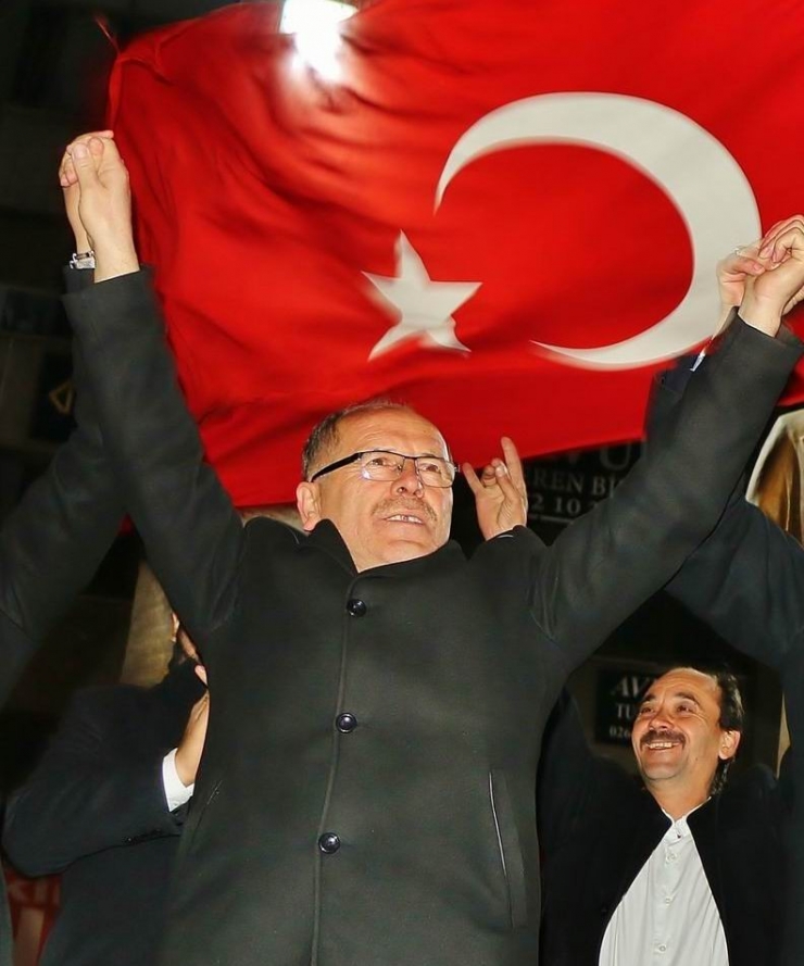 Başkanların Biri İstifa Etti, Diğeri Görevinden Alındı