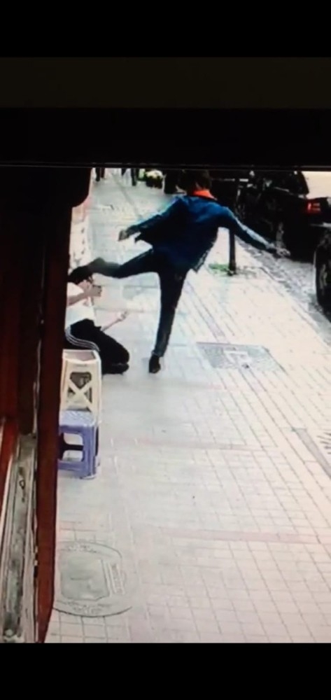 Rize’de Bir Şahıs Genç Kızı Böyle Darp Etti