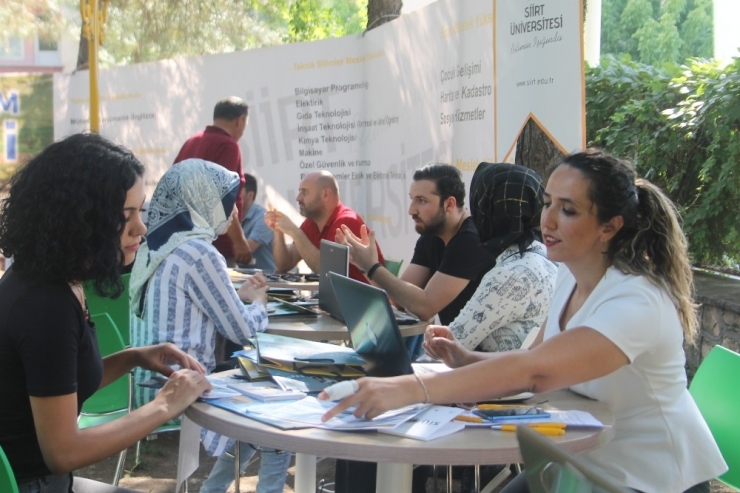Siirt Üniversitesi Tanıtım Günlerine Öğrencilerden Yoğun İlgi