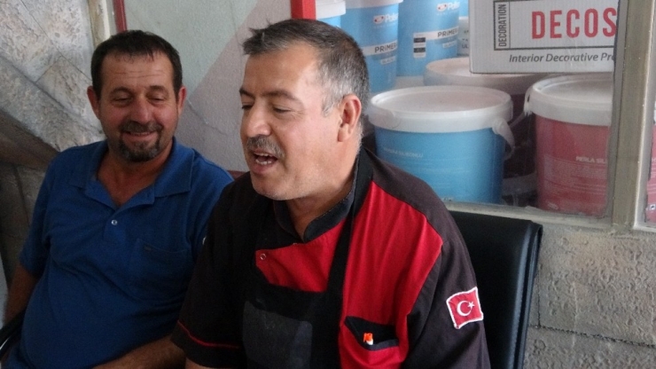 Kebabı Türkü İle Yapıyor Serviste Konser Veriyor