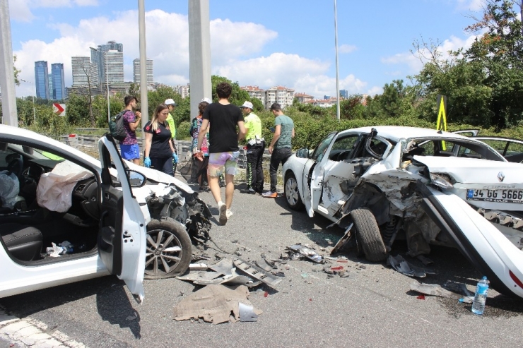 15 Temmuz Şehitler Köprüsü’nde Kaza: 3 Yaralı
