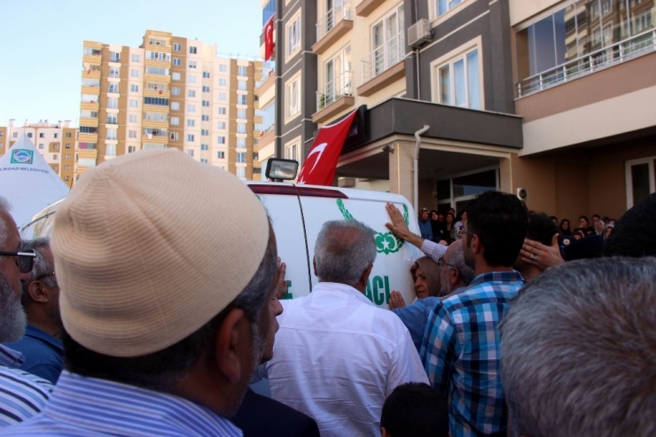 Şehit Polis Son Yolculuğuna Uğurlanıyor