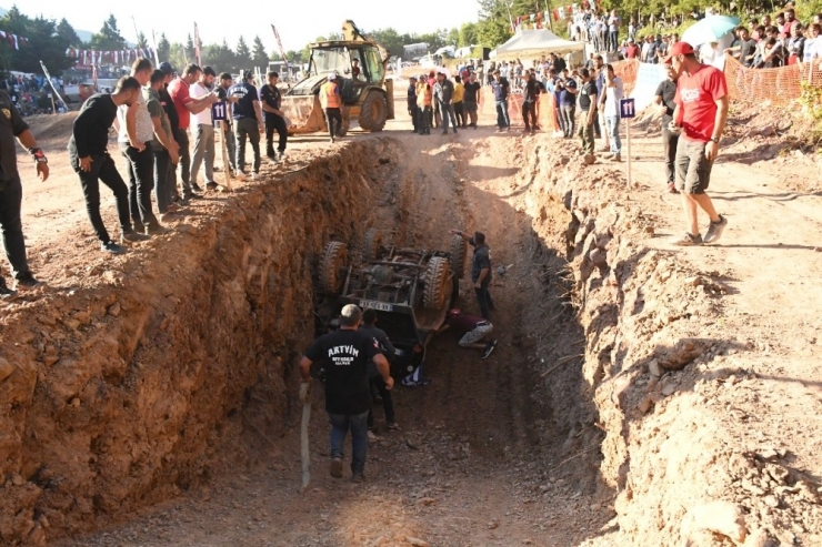 Off-road Yarışlarında Gürcü Sürücü Takla Attı