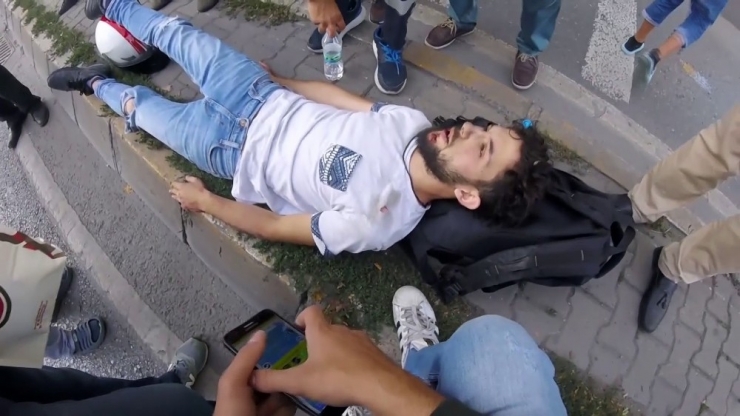 İstanbul’da Motosikletli Gencin Metrelerce Sürüklendiği Kaza Kamerada