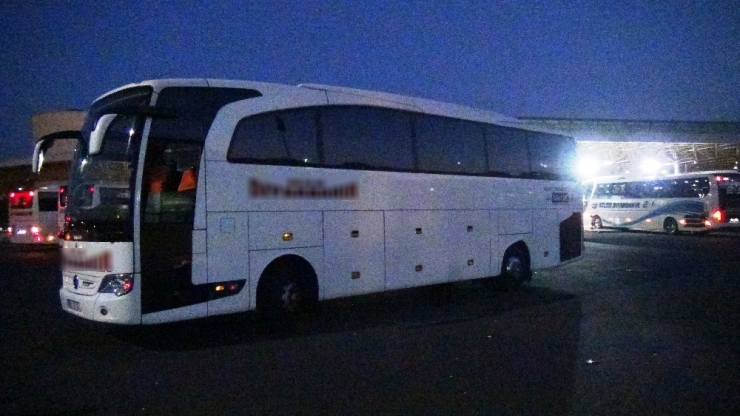 Geri Manevra Yapan Otobüsün Altında Can Verdi