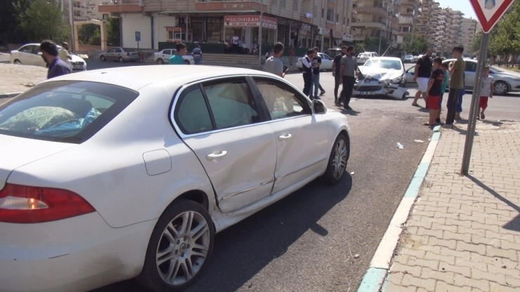 Düğüne Giden Aile Kaza Yaptı: 6 Yaralı