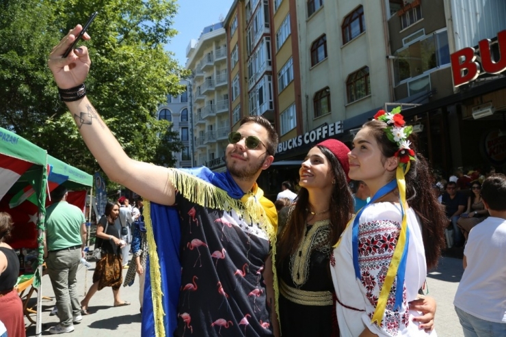 Dünya Gençliğinden Eskişehir’de Ülkeler Panayırı