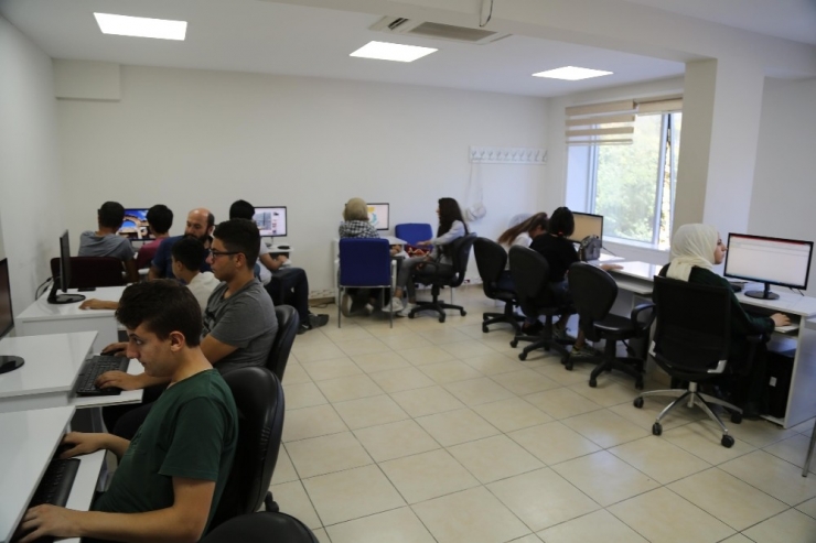 Gençler Bilgisayar Kursu İle Çağa Ayak Uyduruyor