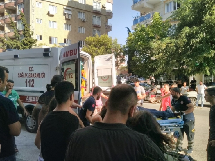 Otomobil Kaldırımdaki Kadını Ezdi