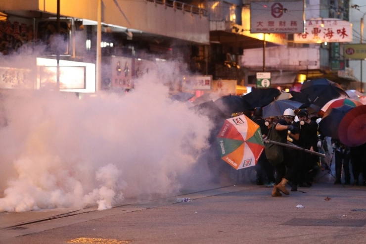 Hong Kong’da Protestolara Polis Müdahalesi