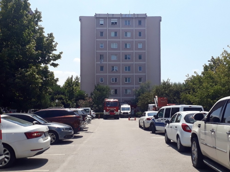 Yalıtım Yapan İşçi, Çatı Katında Ölü Bulundu