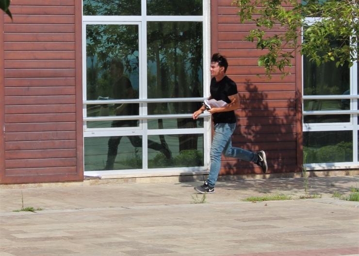 Kpss’ye Koşarak Girdiler