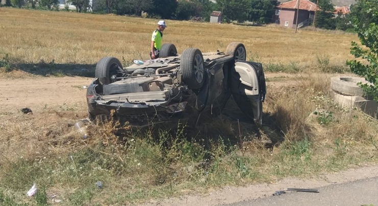 Otomobil Takla Atarak Devrildi: 4 Yaralı
