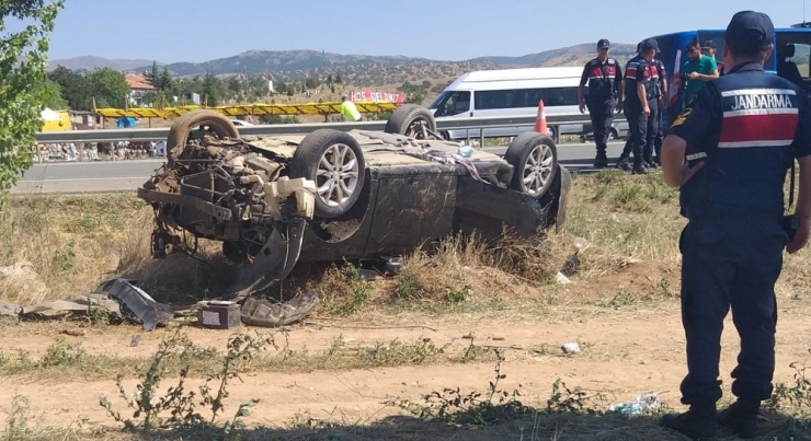 Otomobil Takla Atarak Devrildi: 4 Yaralı