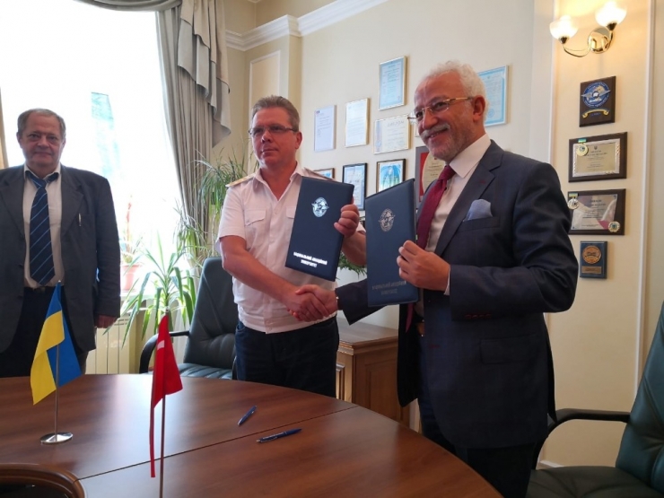 Neü, Ukrayna’da 2 Üniversite İle Protokol İmzaladı