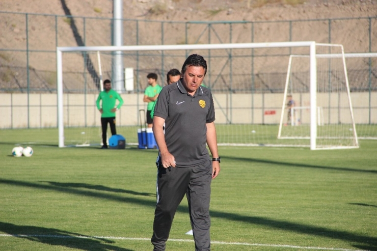 Ayhan Atik: “Ligi İlk 10’un Üzerinde Bitirmek İstiyoruz’’