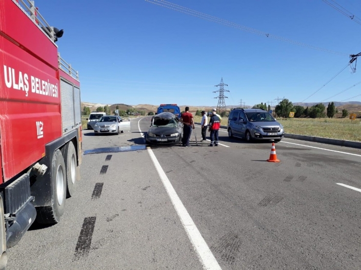 Tekeri Patlayan Otomobil Takla Attı: 3 Yaralı