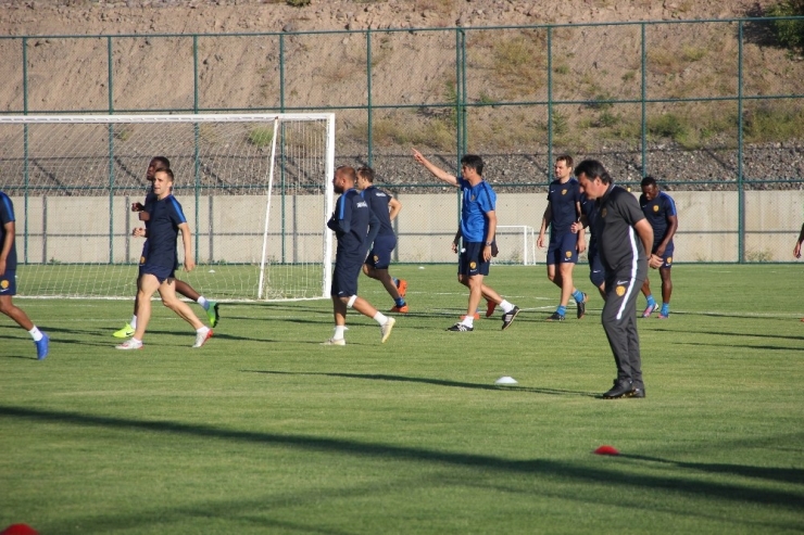 Ayhan Atik: “Ligi İlk 10’un Üzerinde Bitirmek İstiyoruz’’