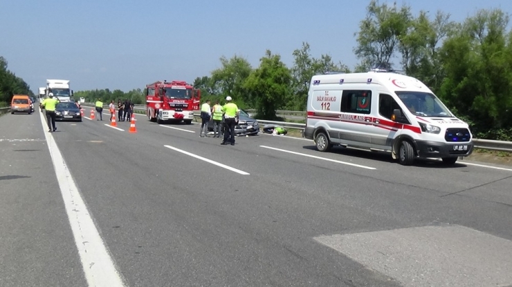 Yabancı Plakalı Otomobil Tıra Arkadan Çarptı: 3 Yaralı