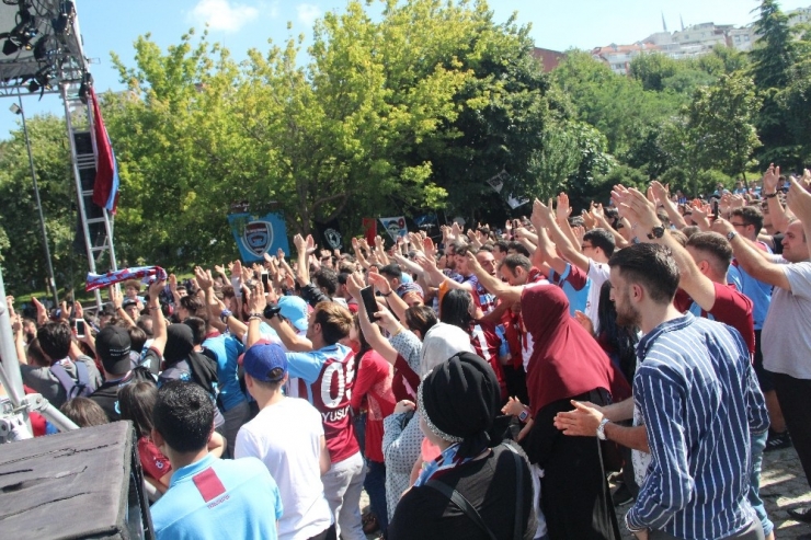 Trabzonspor’un 52. Kuruluş Yıl Dönümü Meşalelerle Kutlandı