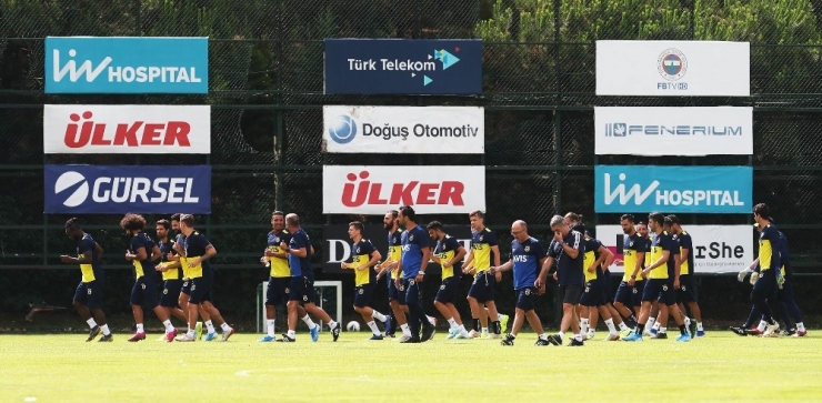 Fenerbahçe Günün İlk İdmanını Tamamladı