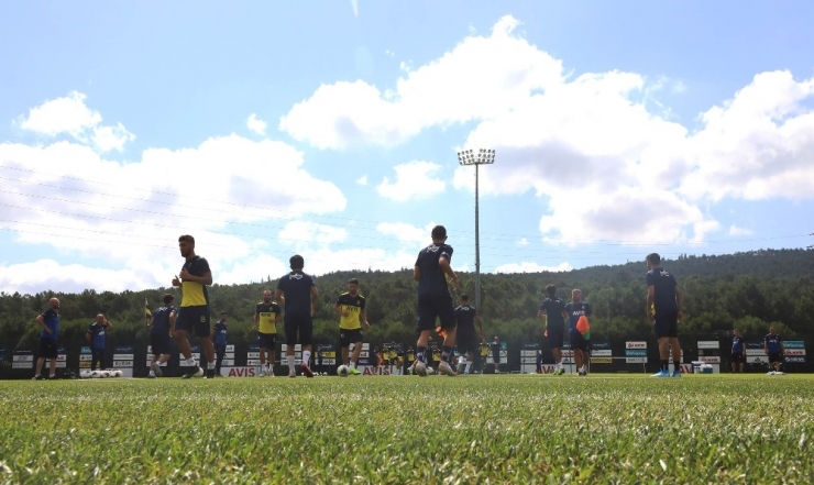 Fenerbahçe Günün İlk İdmanını Tamamladı
