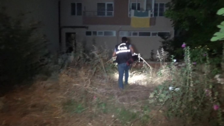 5. Katın Terasından Aşağı Atlayan Genç Kız Ağır Yaralandı