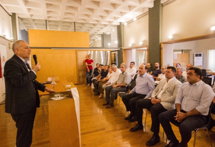 Adanalı Çiftçiler Adana Tarım Meslek Lisesine Sahip Çıkıyor