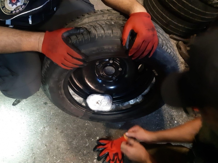 Yedek Lastikten 6 Kilo Uyuşturucu Çıktı