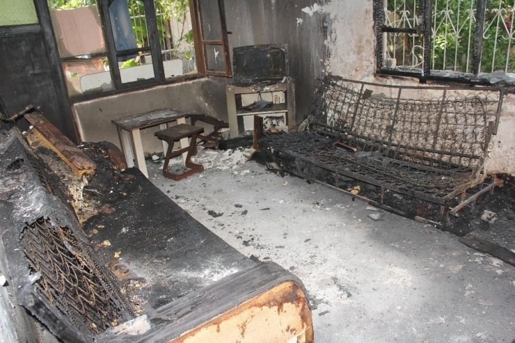 Uyuşturucu Bağımlıları Evi Likit Bombayla Kundakladı