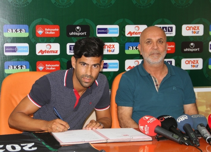 Alanyaspor, Juanfran’ı Renklerine Bağladı