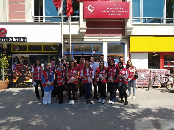 Üniversiteli Öğrencilerden Örnek Davranış