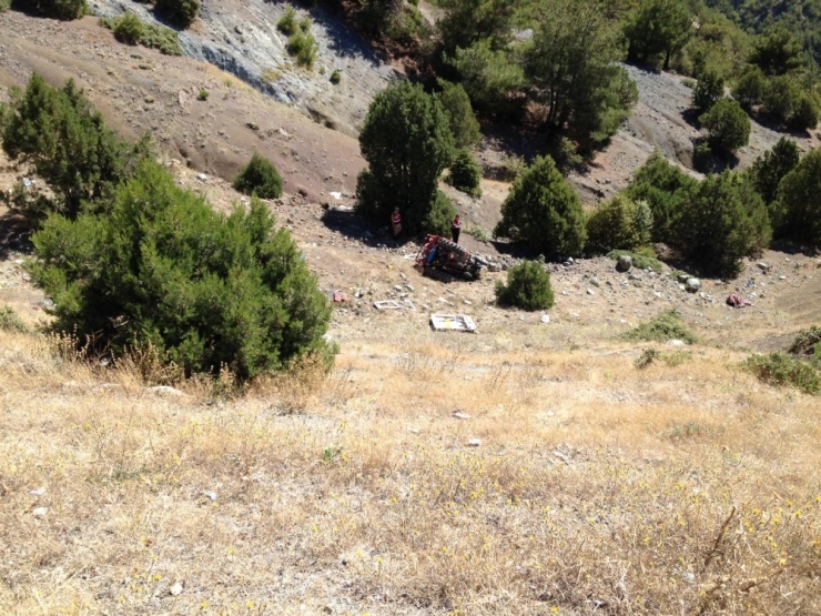 Traktör Uçuruma Yuvarlandı: 1 Ölü