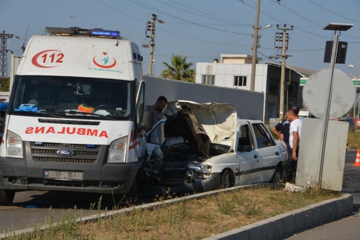 Ambulans İle Otomobil Çarpıştı, Hava Ambulansı Yola İndi