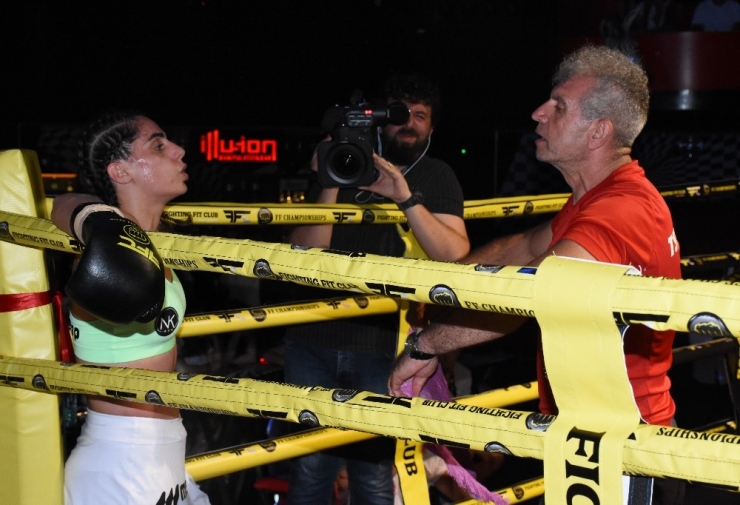 Yumruklar Alanya’da Konuştu