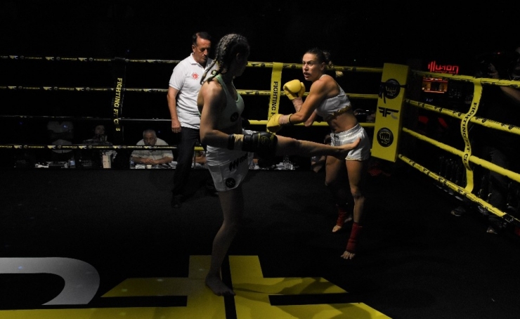 Yumruklar Alanya’da Konuştu