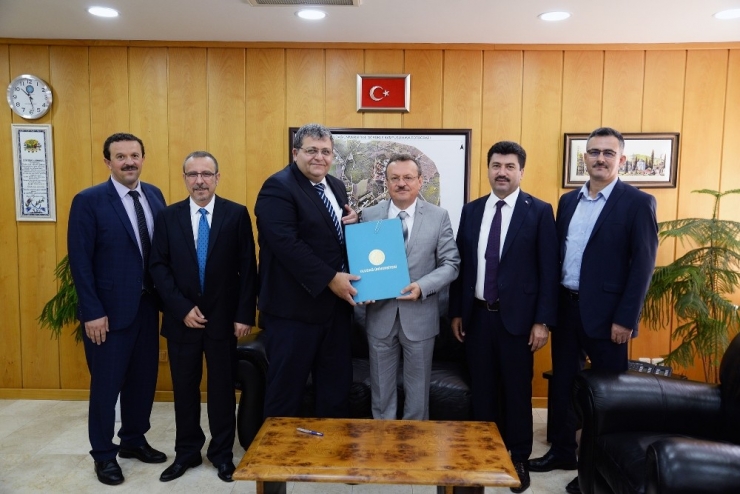 Buü’den Kıbrıs’a Akademisyen Desteği