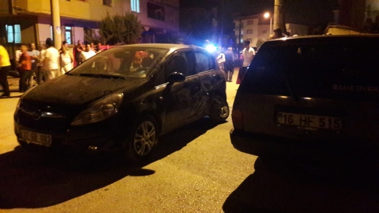 2 Kişinin Yaralandığı Kaza Mahalleliyi Sokağa Döktü