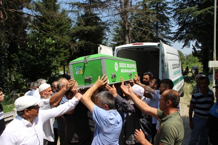Selde Kaybolan Küçük Sinem Anne Ve Kardeşlerinin Yanına Defnedildi