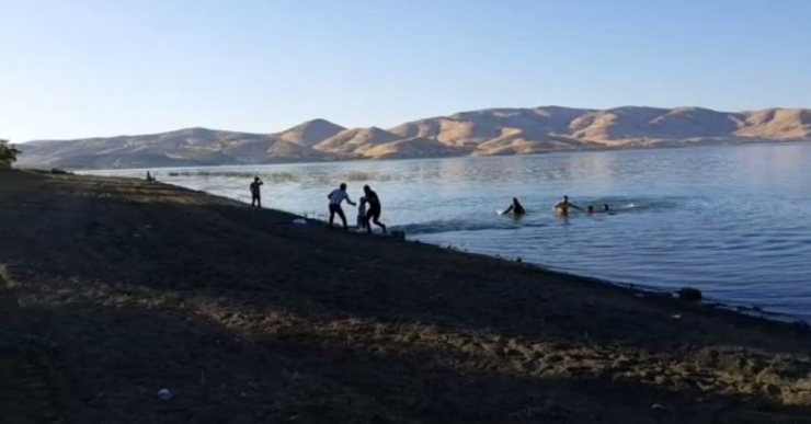 Boğulma Tehlikesi Geçiren Çocuğu Vatandaşlar Kurtardı