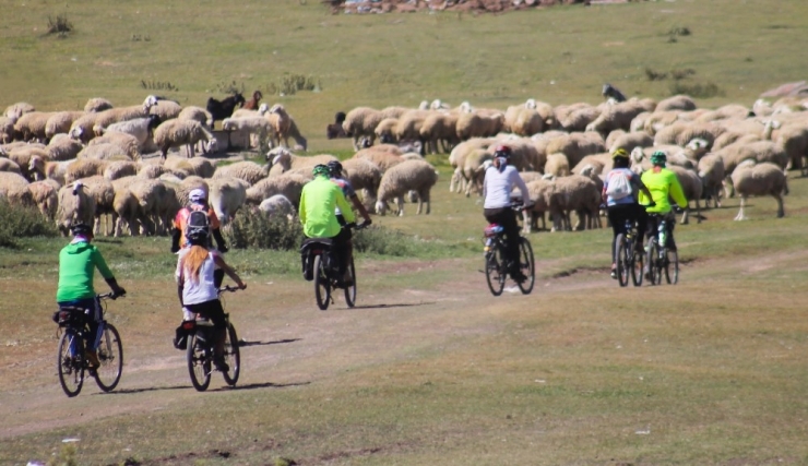 Bisikletçiler Festa 2200’de Erciyes’i Yaşayıp Kayseri’yi Keşfettiler