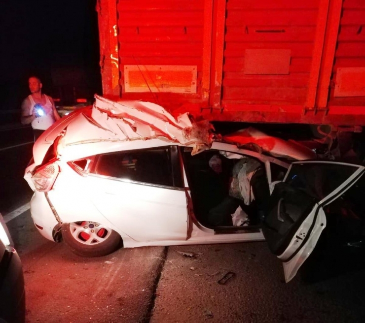 Feci Kazada Sürücüyü Sıkıştığı Yerden İtfaiye Ekipleri Kurtardı