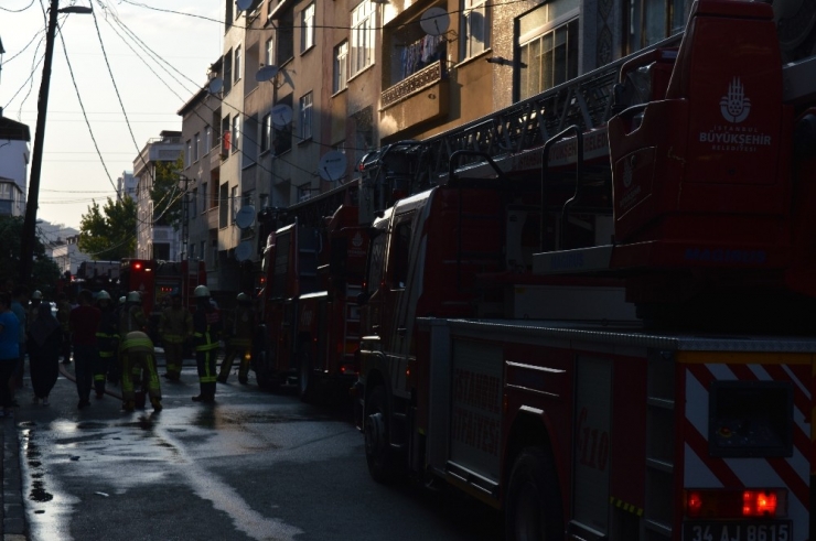 Gaziosmanpaşa’da Çatı Yangını
