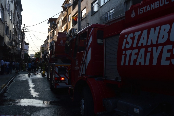 Gaziosmanpaşa’da Çatı Yangını