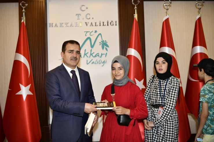 Kocaeli’den Gelen Örencilerden Vali Akbyık’a Ziyaret