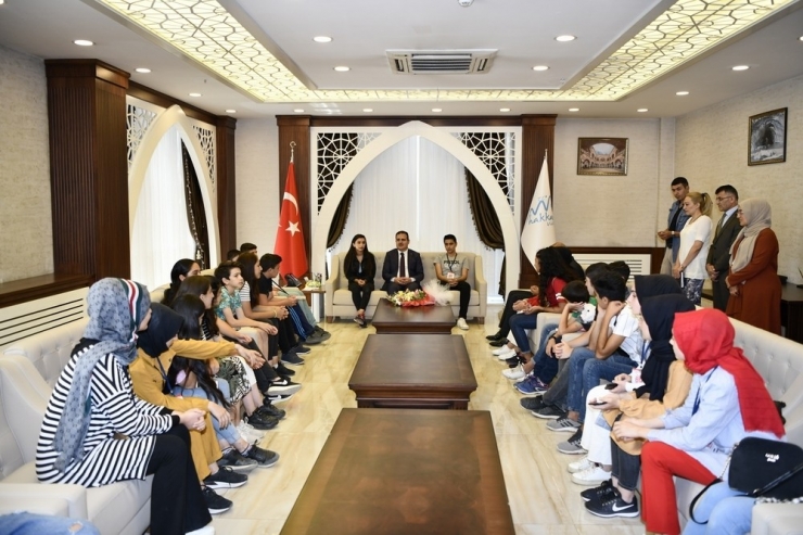 Kocaeli’den Gelen Örencilerden Vali Akbyık’a Ziyaret