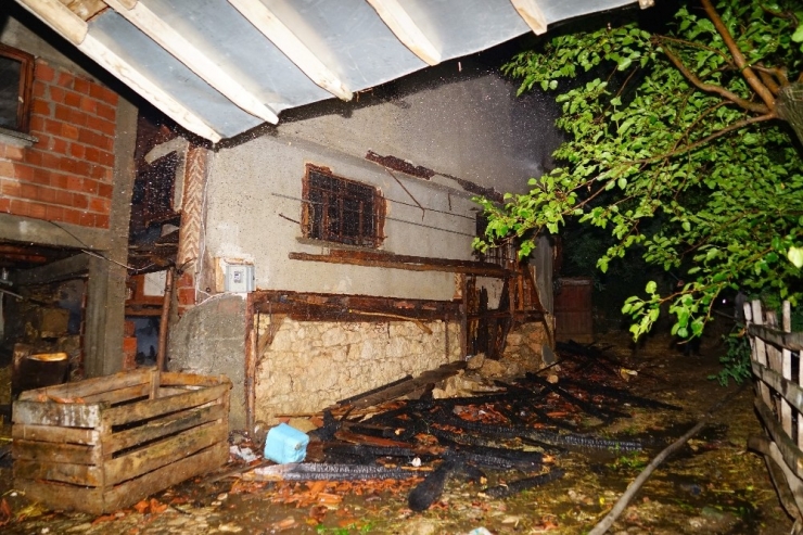 Kastamonu’da Bir Ev Yangında Kullanılamaz Hale Geldi