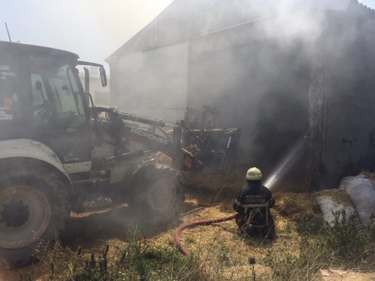 Taş Motorundan Çıkan Kıvılcımlar 25 Ton Samanı Küle Çevirdi