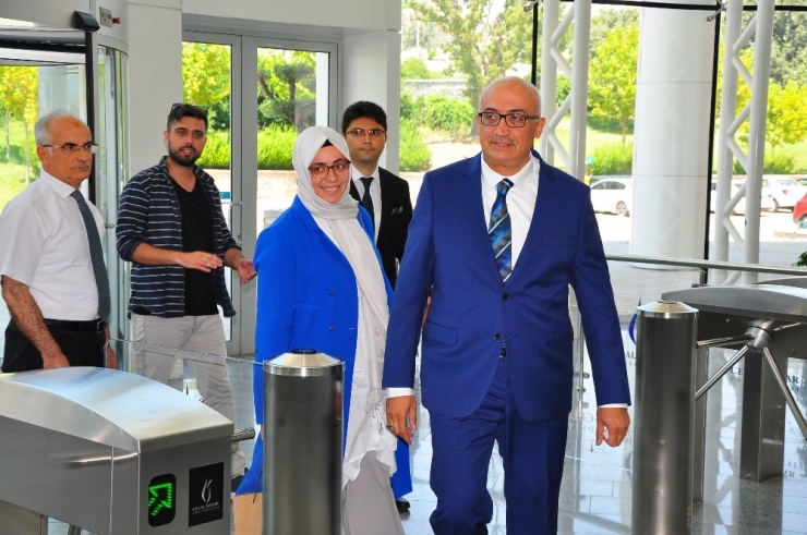 Manisa Cbü Rektörlüğüne Atanan Prof. Dr. Ahmet Ataç Göreve Başladı